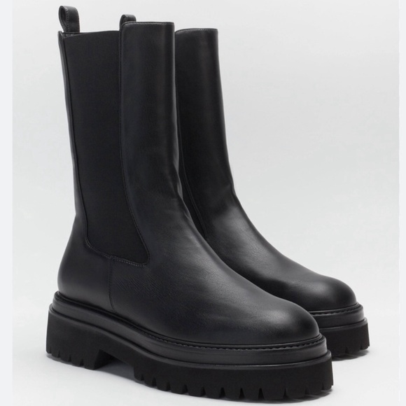 Good American Chelsea
Combat Boots Black Size 8 NIB Pull On Style - Picture 2 of 9